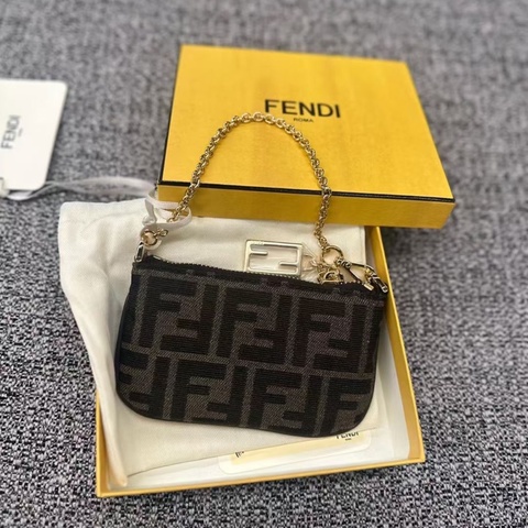 Fendi 迷你鏈條包