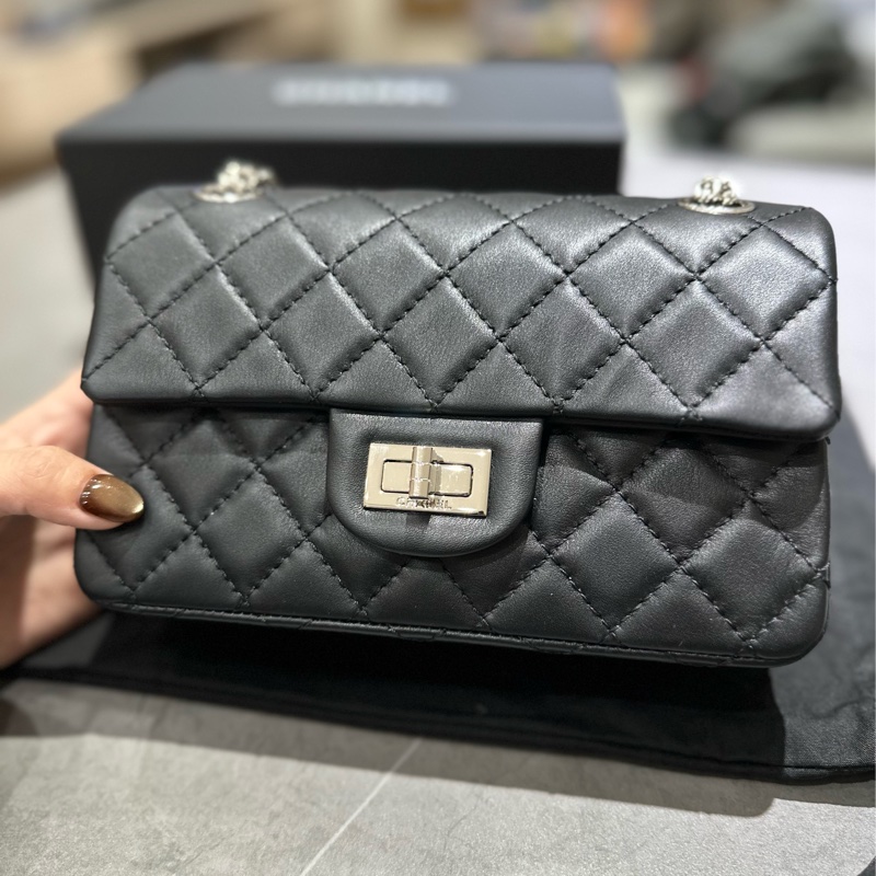 Chanel 2.55 mini 牛皮黑銀 晶片款-1