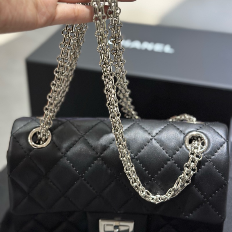 Chanel 2.55 mini 牛皮黑銀 晶片款-5