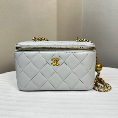 香奈兒/Chanel Vanity Case 淡藍色羊皮菱格紋長盒子 金球鏈帶肩背包17×9.5x8cm
