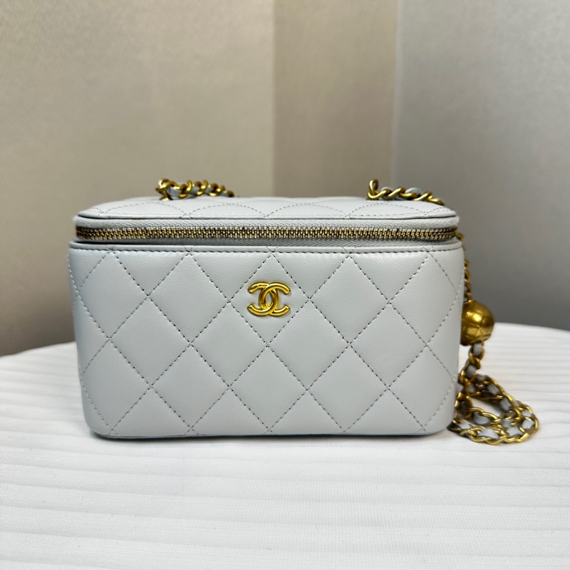 香奈兒/Chanel Vanity Case 淡藍色羊皮菱格紋長盒子 金球鏈帶肩背包17×9.5x8cm-0