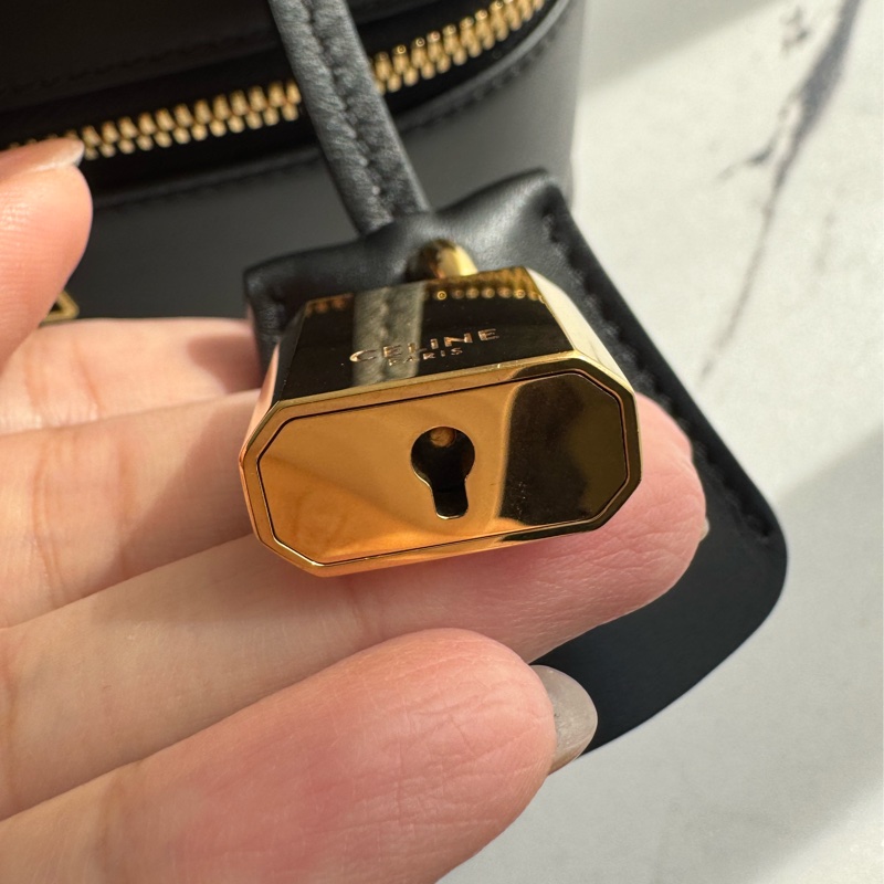 Celine黑金手提化妝箱包-16