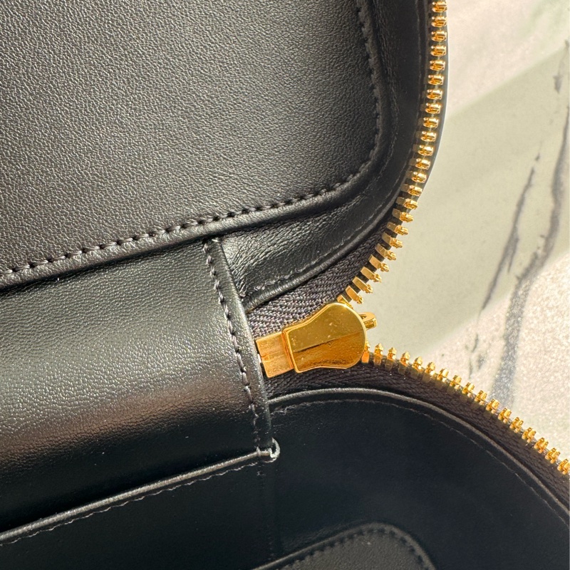 Celine黑金手提化妝箱包-22