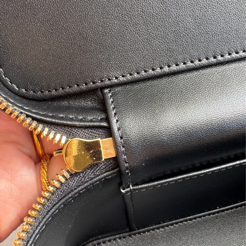 Celine黑金手提化妝箱包-23