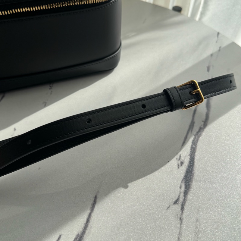 Celine黑金手提化妝箱包-26