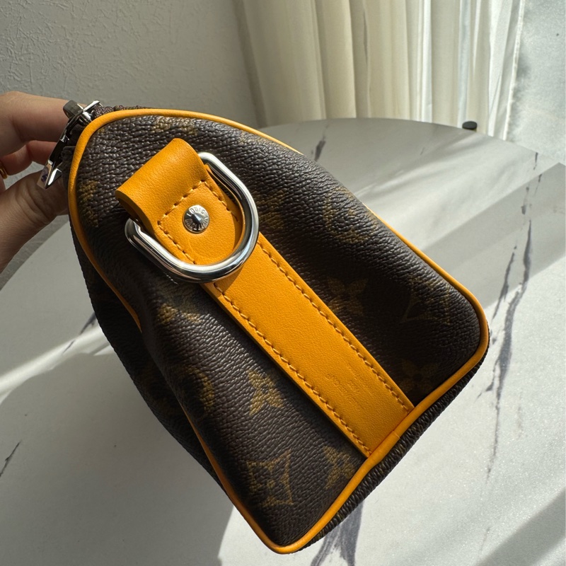 Lv花紋黃邊keepall25手提兩用包 超經典-2
