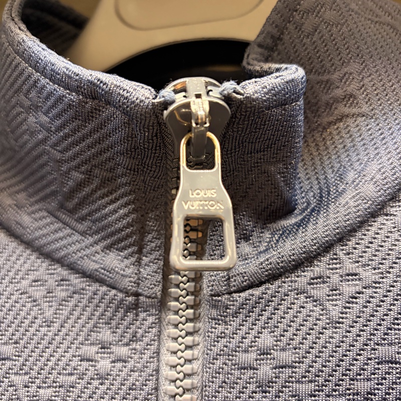 Louis Vuitton 全新 深藍色 暗紋 浮雕 老花 外套-10