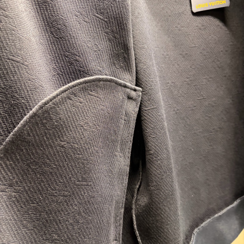 Louis Vuitton 全新 深藍色 暗紋 浮雕 老花 外套-15