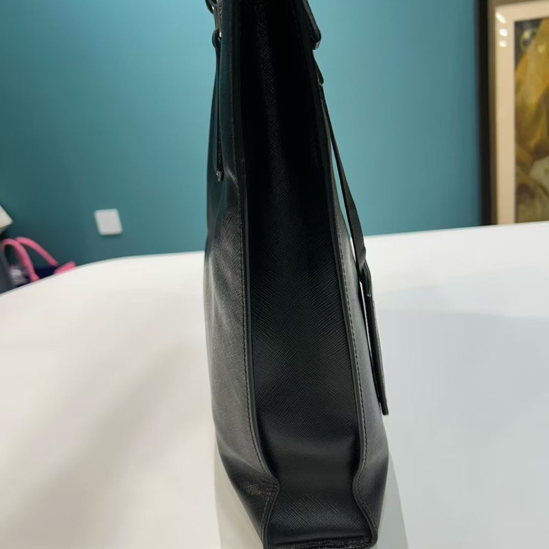 95新Prada 黑色十字格紋牛皮材質 竪版公文包 尺寸;34*35*6-3