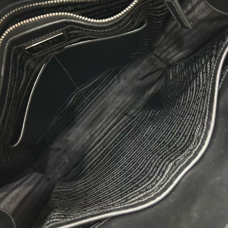 95新Prada 黑色十字格紋牛皮材質 竪版公文包 尺寸;34*35*6-8