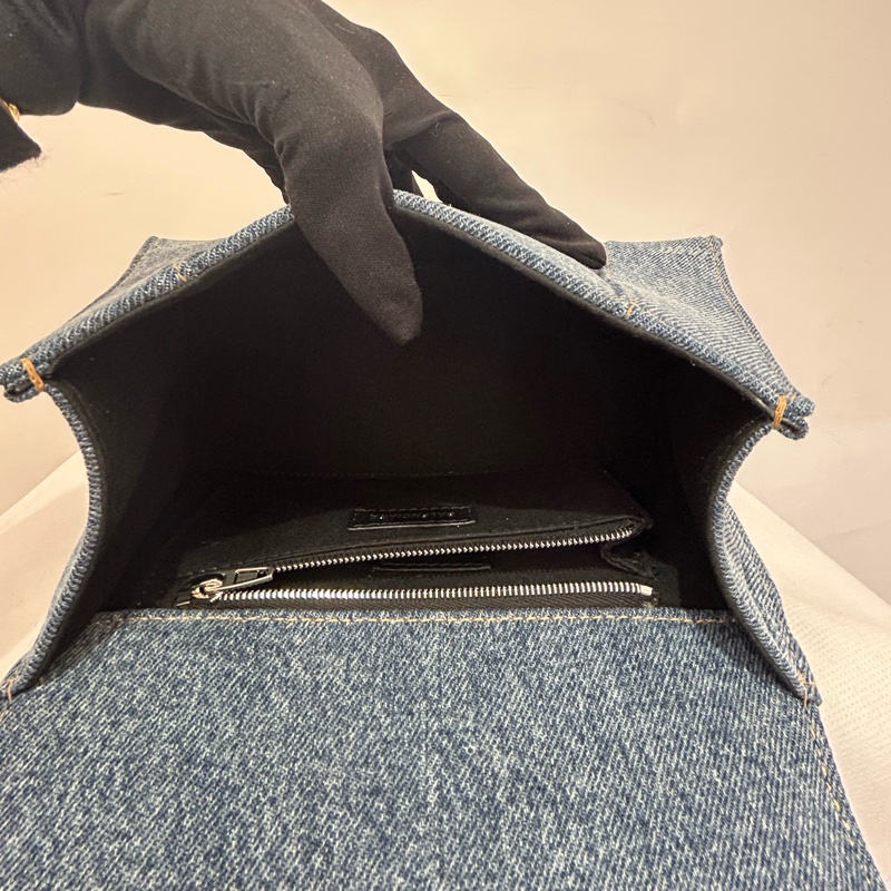 BALENCIAGA深藍丹寧字母銀釦沙漏包S號-9