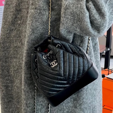 ✨Chanel 黑銀V紋 流浪後背包 99新 有保卡 秒殺價🖤
