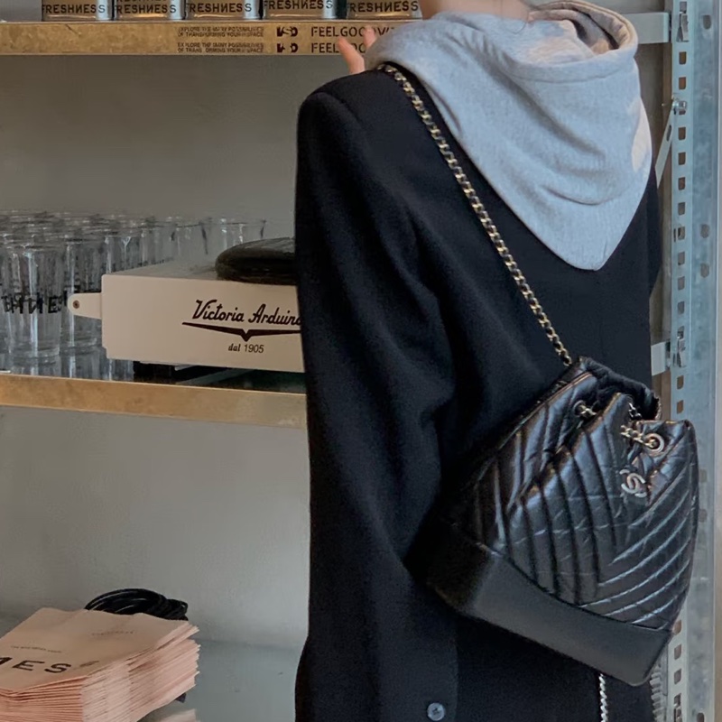 ✨Chanel 黑銀V紋 流浪後背包 99新 有保卡 秒殺價🖤-1