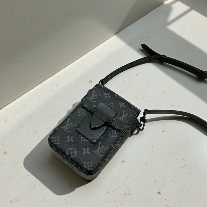 莉亞精品♡LV M82252 黑灰手機包 二手-0