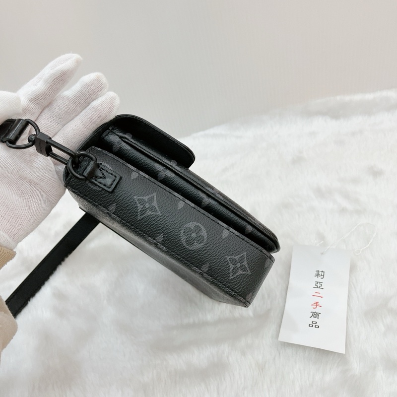 莉亞精品♡LV M82252 黑灰手機包 二手-8