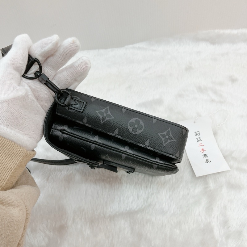 莉亞精品♡LV M82252 黑灰手機包 二手-9