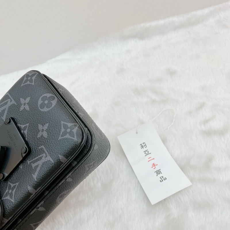 莉亞精品♡LV M82252 黑灰手機包 二手-11