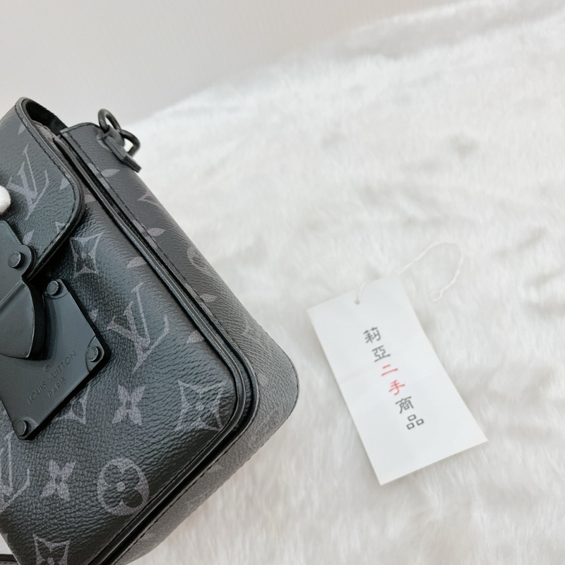 莉亞精品♡LV M82252 黑灰手機包 二手-12