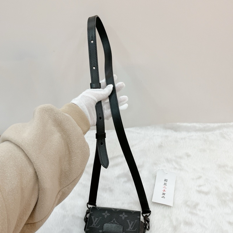 莉亞精品♡LV M82252 黑灰手機包 二手-18