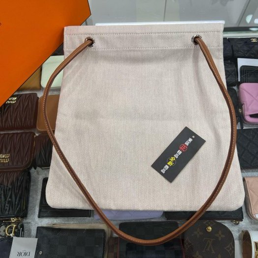 東區正精品㊣HERMES Aline 全新愛馬仕米色帆布拼焦糖皮革扁式肩背斜背包 K刻 RZ6150-3