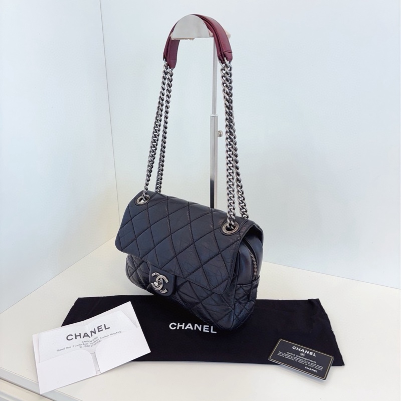 ✨Chanel 黑銀油蠟皮CF 99新 有保卡購證 翻蓋拉鍊設計更安全 日常出門容量足夠🖤-6