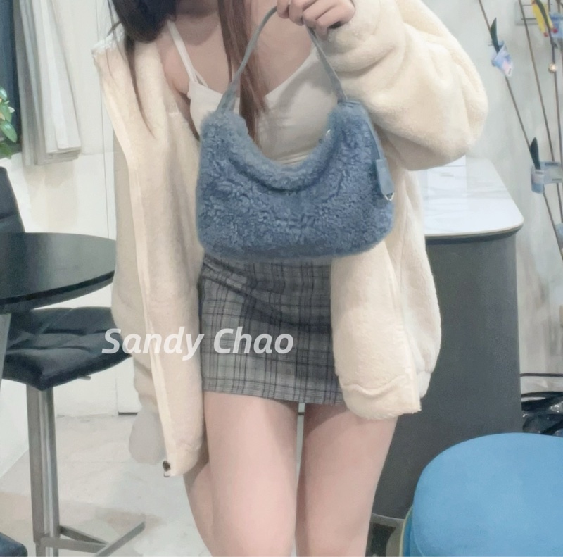 ෆ Prada 絨毛hobo腋下包-1