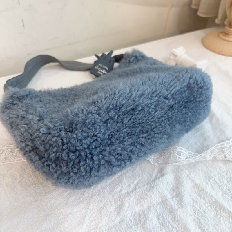 ෆ Prada 絨毛hobo腋下包-12