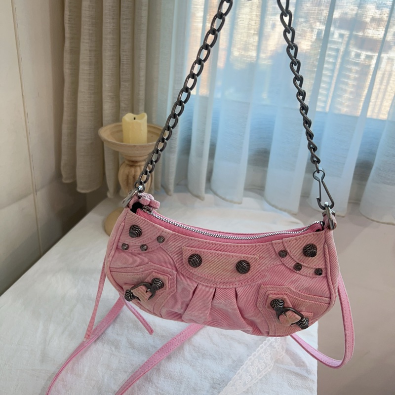 ෆ 巴黎世家  Le Cagole機車包 新月包 辣妹包 嫩粉色🌸-4