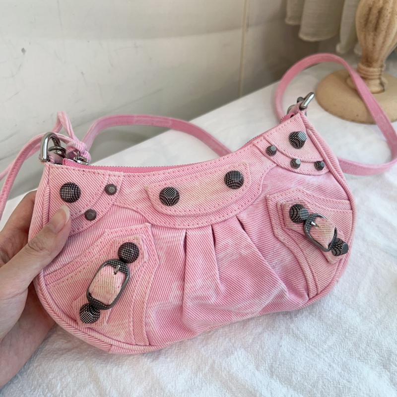 ෆ 巴黎世家  Le Cagole機車包 新月包 辣妹包 嫩粉色🌸-6