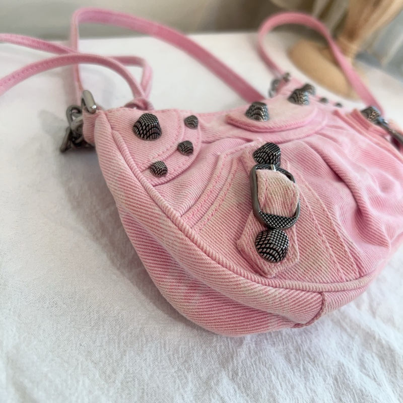 ෆ 巴黎世家  Le Cagole機車包 新月包 辣妹包 嫩粉色🌸-10