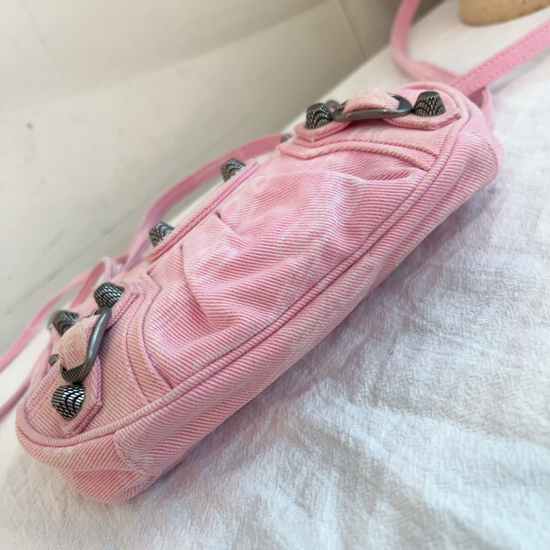 ෆ 巴黎世家  Le Cagole機車包 新月包 辣妹包 嫩粉色🌸-11