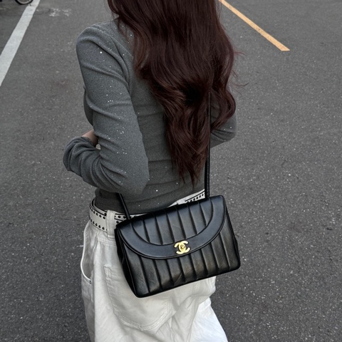 【極新🎁】 Chanel Diana 香奈兒 黛妃包 黑金羊皮 絕版稀有釋出！