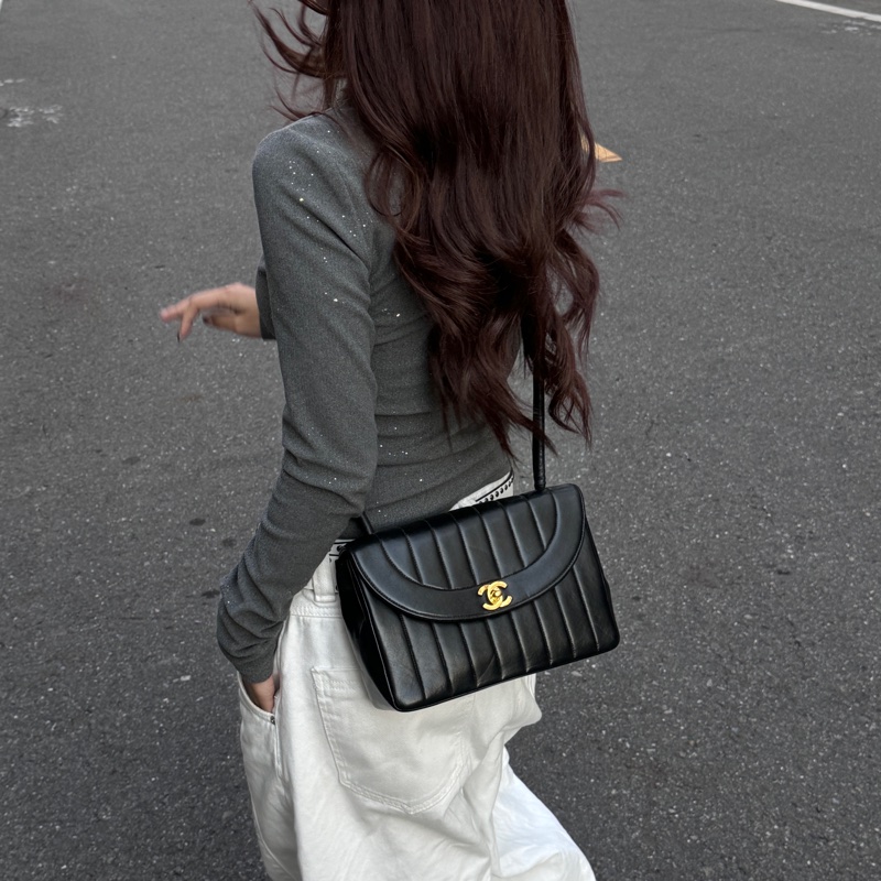 【極新🎁】 Chanel Diana 香奈兒 黛妃包 黑金羊皮 絕版稀有釋出！-2