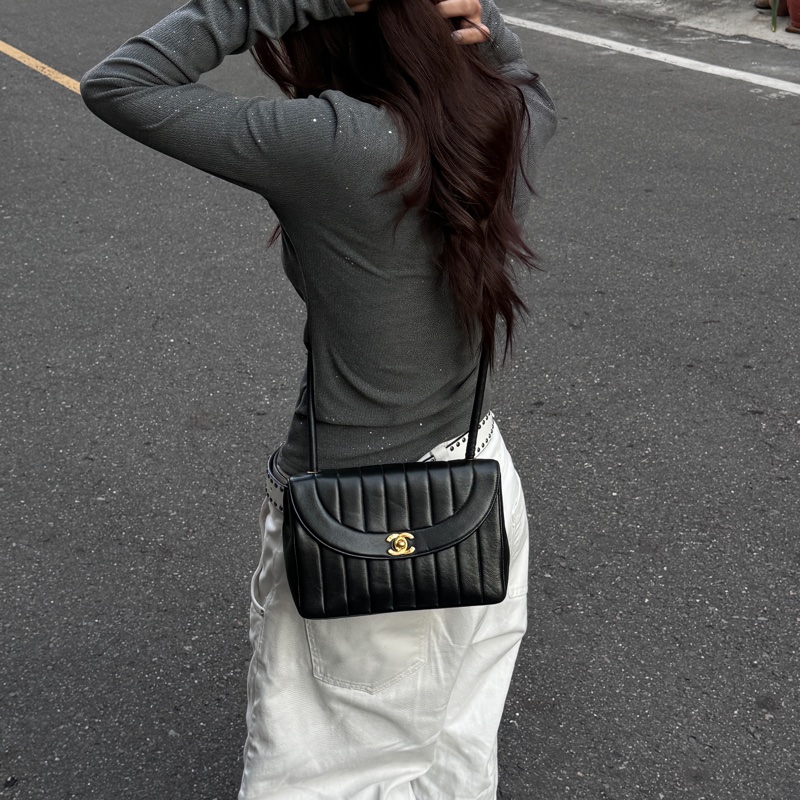 【極新🎁】 Chanel Diana 香奈兒 黛妃包 黑金羊皮 絕版稀有釋出！-7