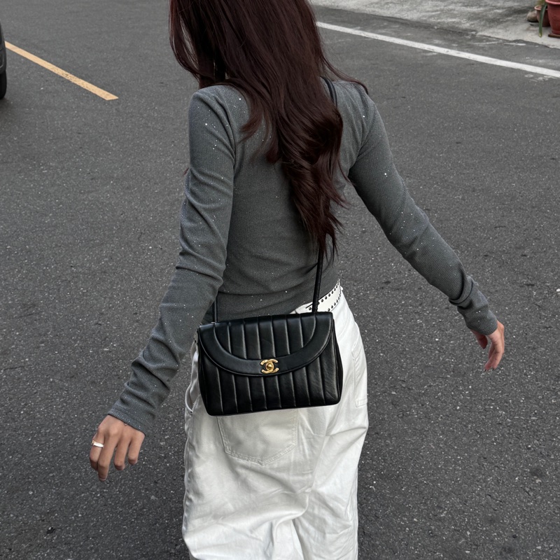 【極新🎁】 Chanel Diana 香奈兒 黛妃包 黑金羊皮 絕版稀有釋出！-8