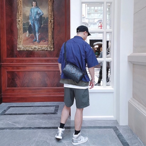 LV 黑色全皮立體浮雕keepall27肩背斜背包 27*17*13 98新配件塵袋