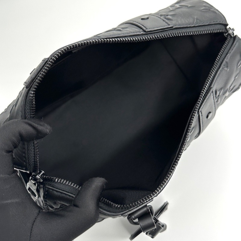 LV 黑色全皮立體浮雕keepall27肩背斜背包 27*17*13 98新配件塵袋-2