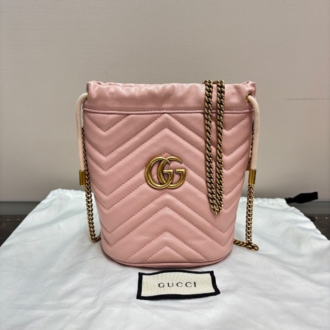 GUCCI 粉色金扣雙G馬蒙抽繩小水桶鏈條包13*17*10 98新配件塵袋