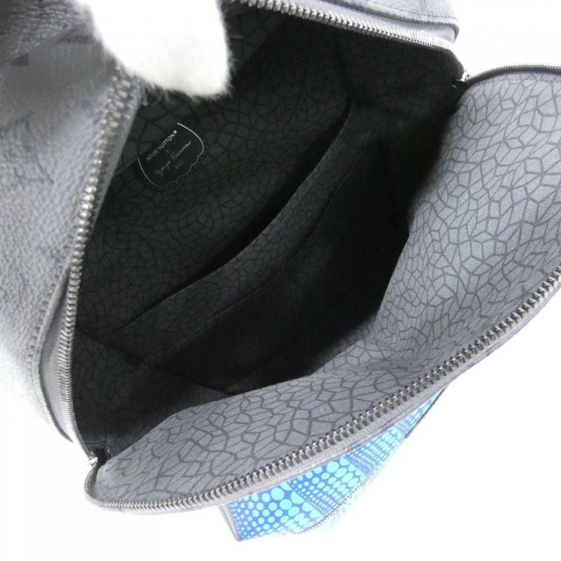 路易威登 Monogram Eclipse Reverse (LV x YK) Discovery 雙肩包 M46440-4