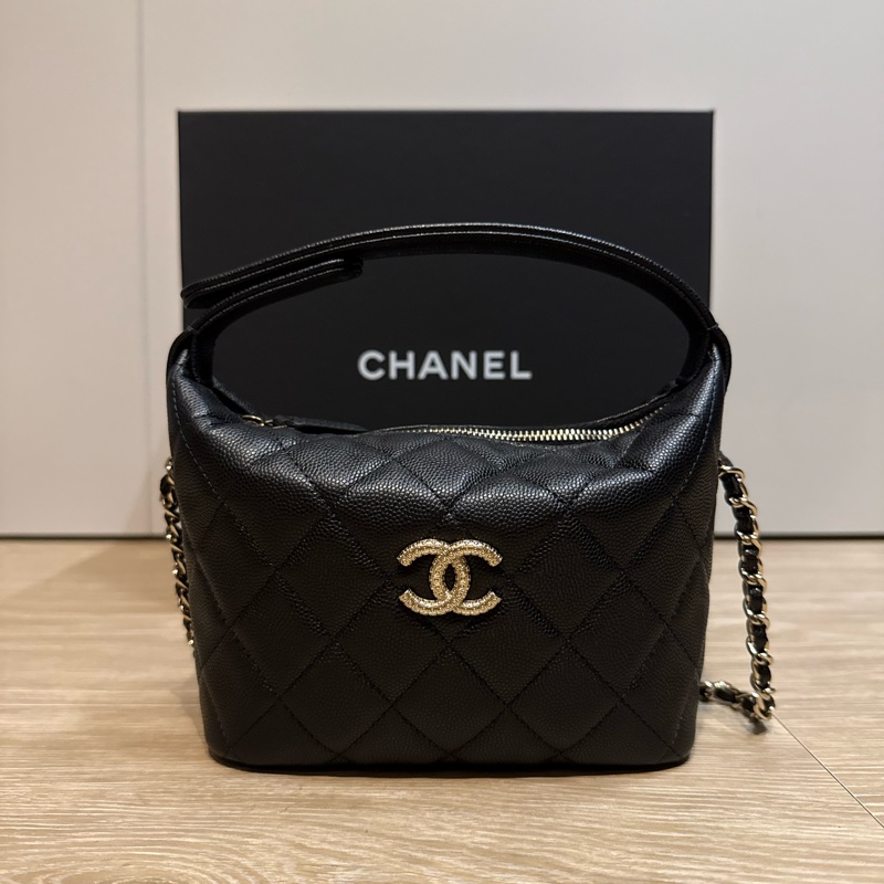 CHANEL 25A 浮雕LOGO 飯盒包-6