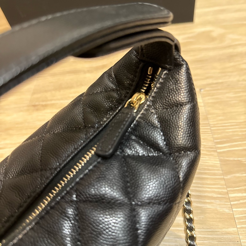 CHANEL 25A 浮雕LOGO 飯盒包-10