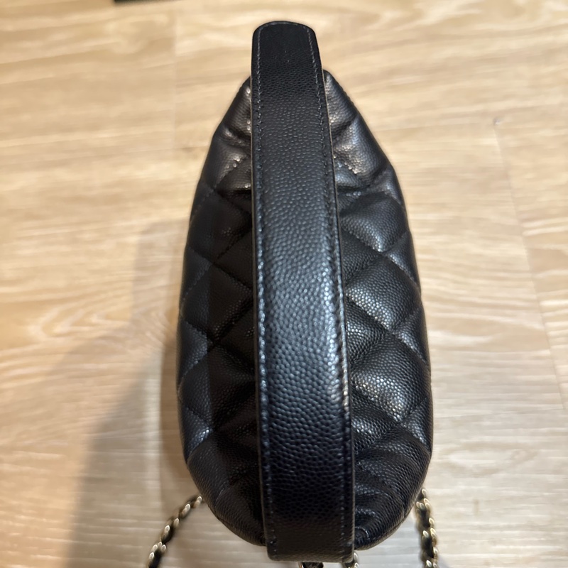 CHANEL 25A 浮雕LOGO 飯盒包-11