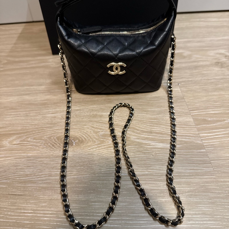 CHANEL 25A 浮雕LOGO 飯盒包-12