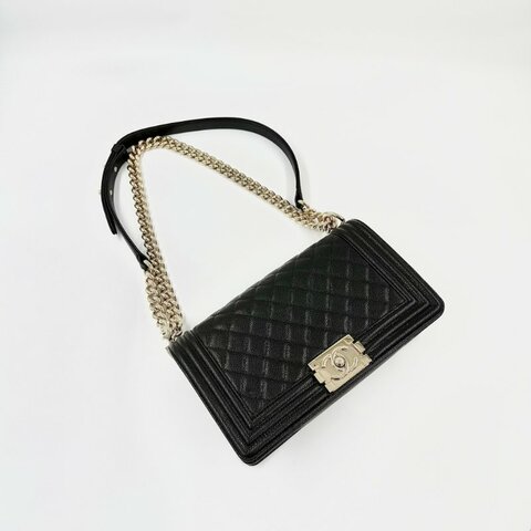 CHANEL - 黑色荔枝皮淡金釦BOY 25斜背包