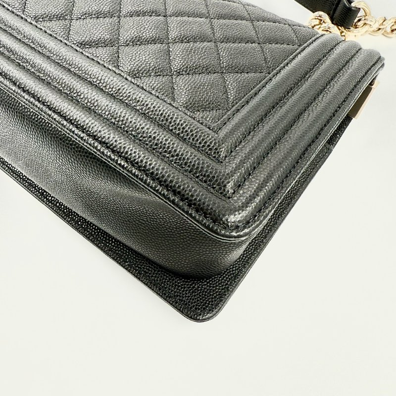 CHANEL - 黑色荔枝皮淡金釦BOY 25斜背包-9