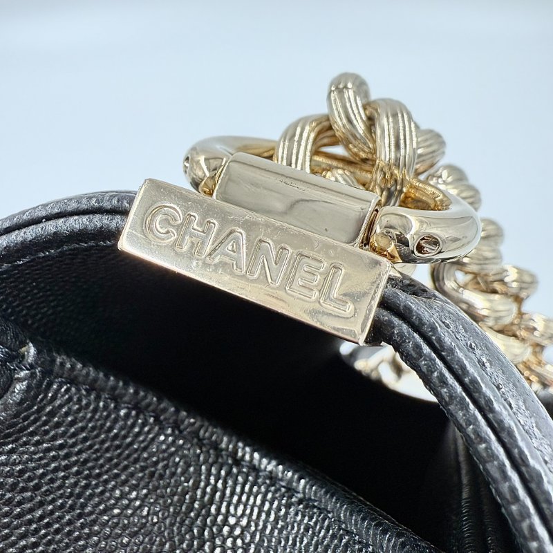 CHANEL - 黑色荔枝皮淡金釦BOY 25斜背包-12