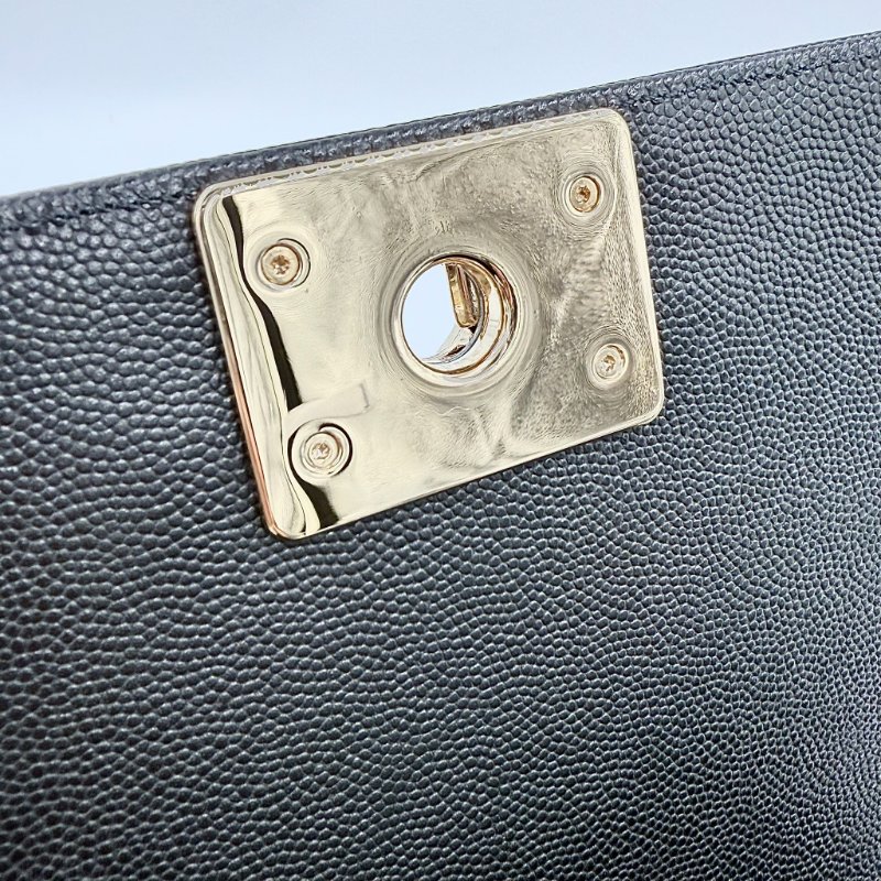 CHANEL - 黑色荔枝皮淡金釦BOY 25斜背包-14