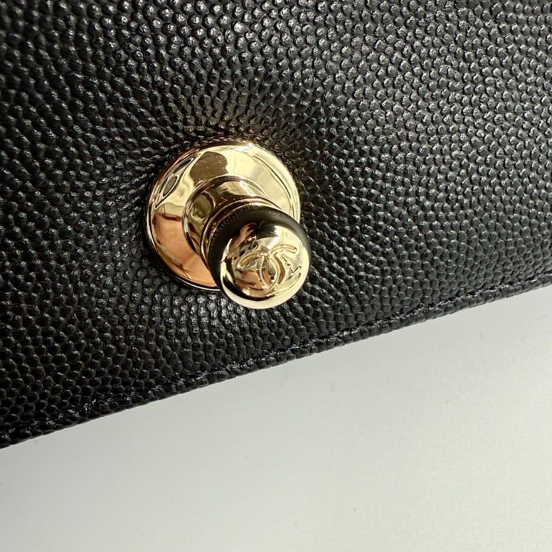 CHANEL - 黑色荔枝皮淡金釦BOY 25斜背包-16