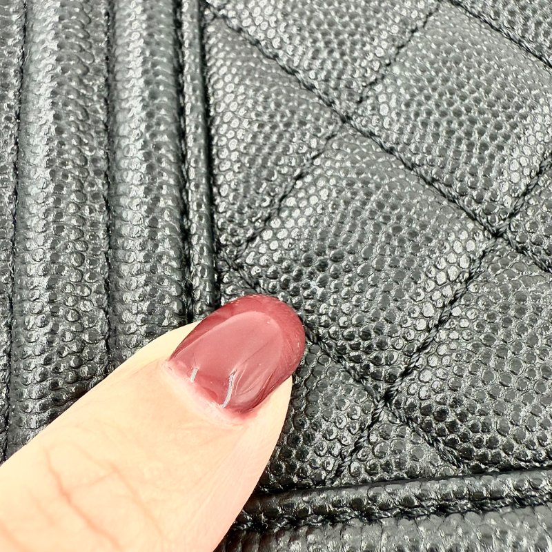 CHANEL - 黑色荔枝皮淡金釦BOY 25斜背包-19