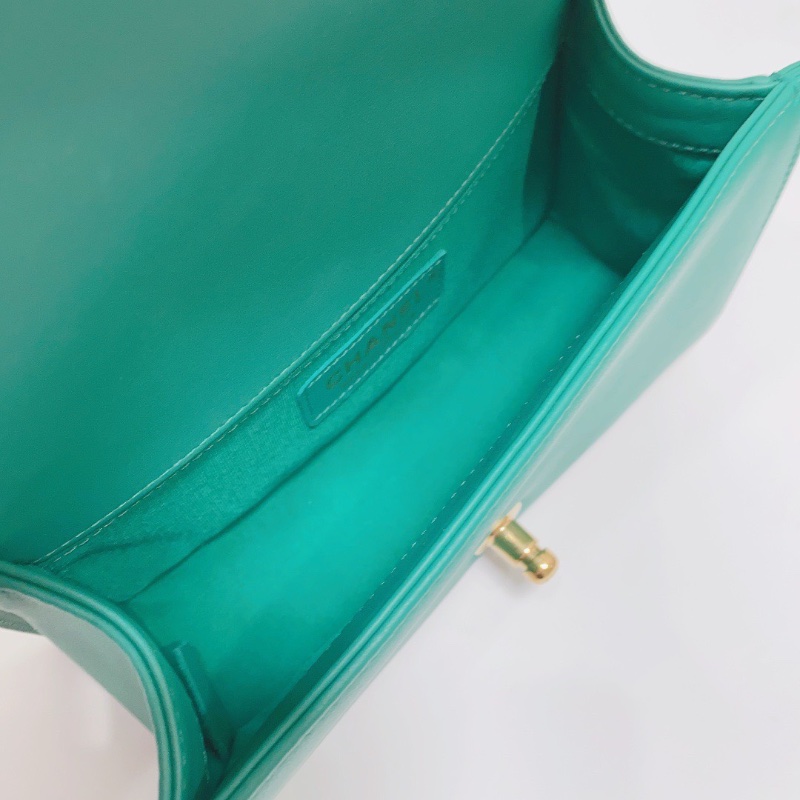 Chanel綠色金扣小號牛皮leboy鏈條包 98新配件塵袋保卡 20×12×7cm-2